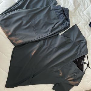 Elle scrub top and bottoms